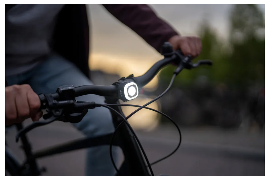 AXA ON   BATTERIJ VERLICHTING VOOR+ACHTER